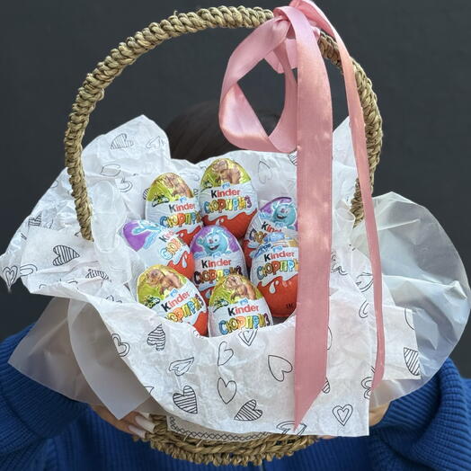 Сладкая радость с Kinder корзина киндеров 35 см 8 штук