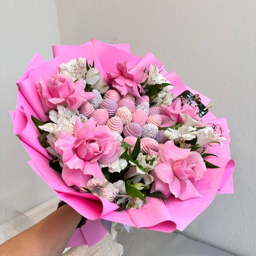 Клубника и французские цветы 💞