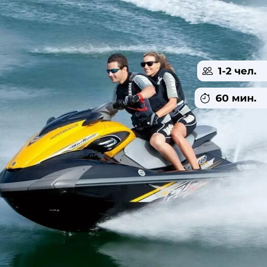 Рассекая волну.  Катание на гидроцикле