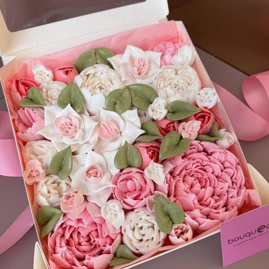 Коробочка из микса цветов 20*20