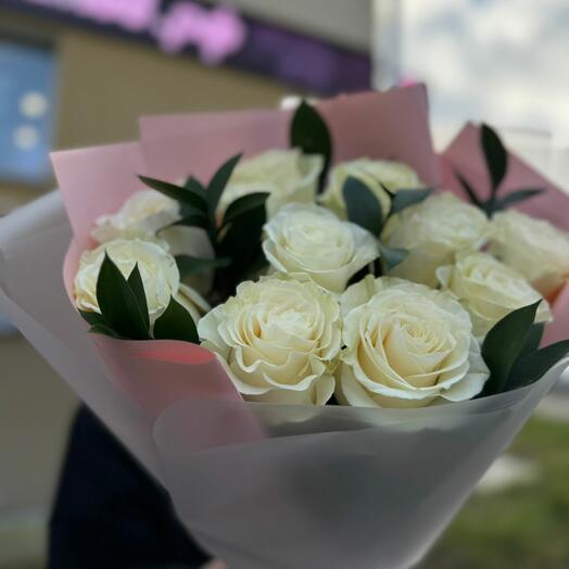 Букет из 11 роз с рускусом