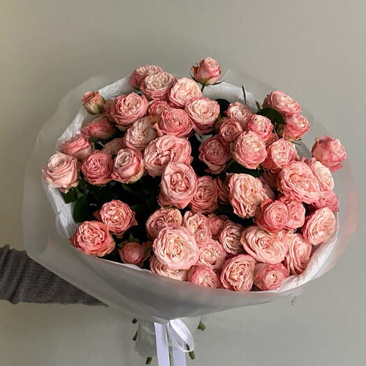 Букет из 11 розовых кустовых роз