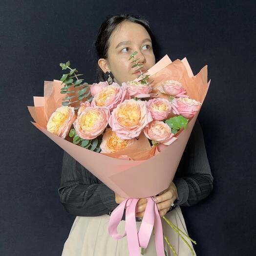 Букет из кустовых пионовидных роз «стильный нюд»