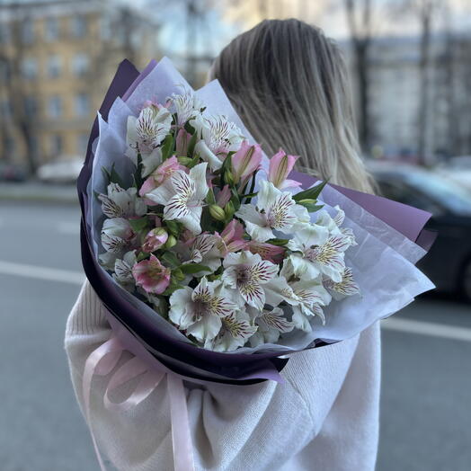 Альстромерии в букете для мамы