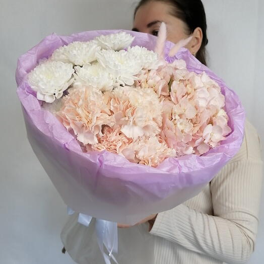 💟Красивый букет комплимент из белых хризантем Алтай, диантусов, гортензии и лагуруса в нежном оформлении