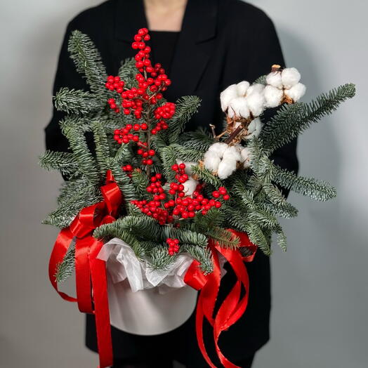 Новогодняя композиция GF с нобилисом, хлопком и илексом