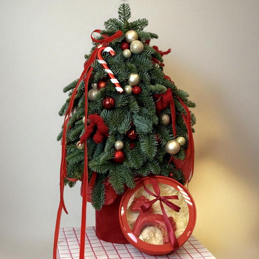Новогодняя ёлочка из нобилиса с праздничным декором и ароматной свечой «Лошадка» ручной работы в подарочной коробочке️