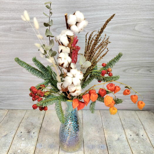 Зимний букет сухоцветов в вазе для интерьера