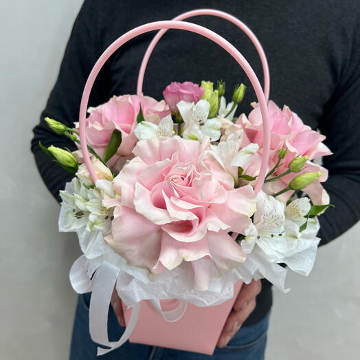 Французские розы, альстромерия и эустома в сумочке