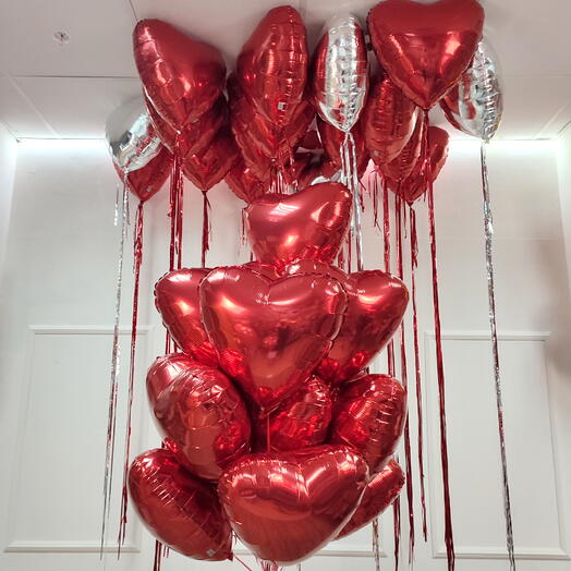 Шары красные сердца 13 шт и сердца 20 шт под потолок с дождиком
