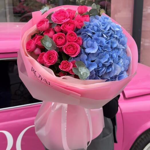 Сборный букет из кустовых и гортензии