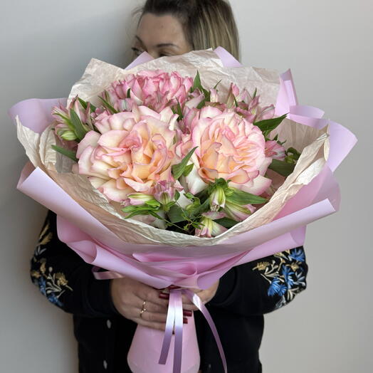 Шикарный букет Французские розы и альстромерия