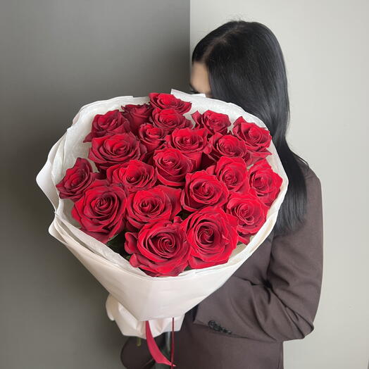 Ramo clásico de 21 rosas rojas "mi Dulce" (Tamaño M)