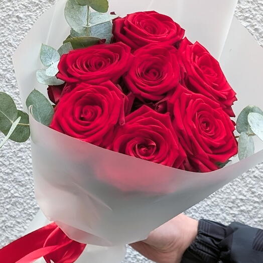 7 red roses