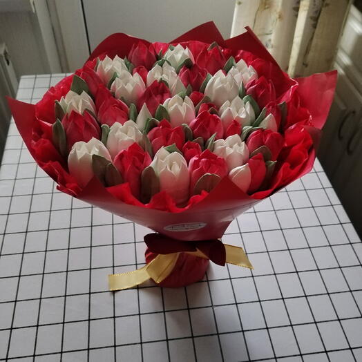 Букет из зефира. Тюльпаны белые/красные