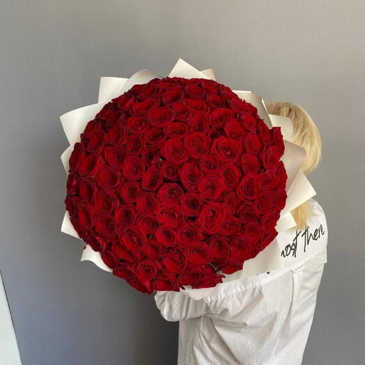 Шикарный букет 101 красная роза импорт
