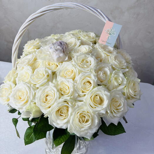 Корзина из 55 роз