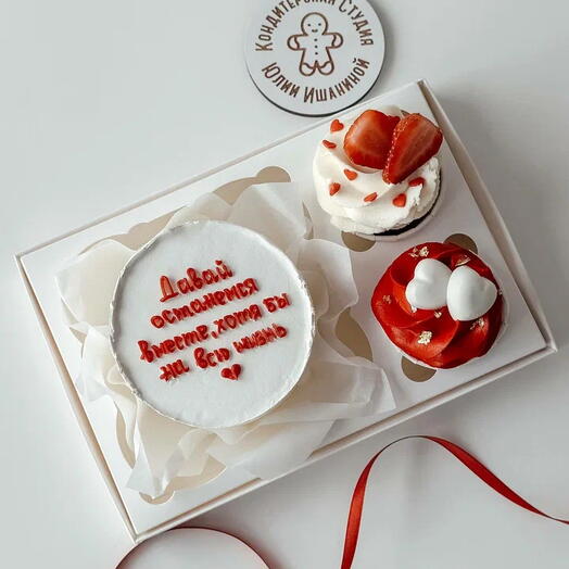 Набор бенто и 2 капкейка на 14 февраля