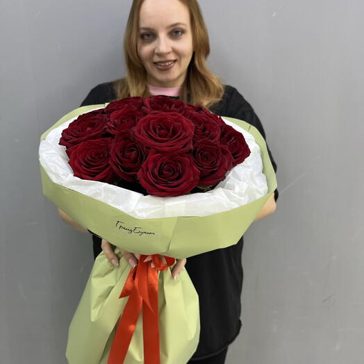 15 бордовых роз с доставкой по Иркутску на 8 Марта