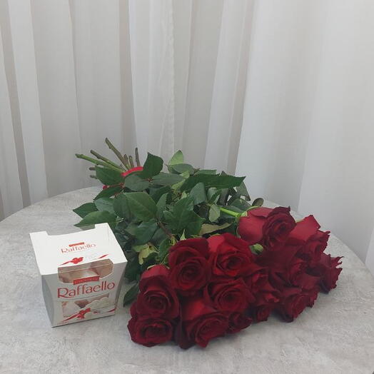 15 роз Эквадор с конфетами