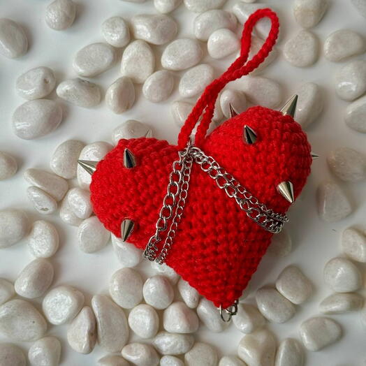 Красное сердце с шипами. Оригинальный подарок на 14 февраля и 8 марта