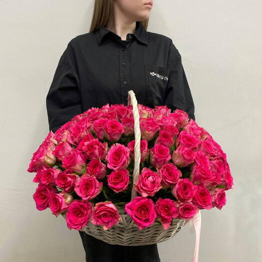 Корзина из 101 кенийской розы
