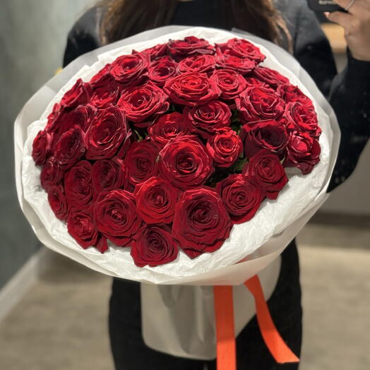 Шикарный букет красных роз