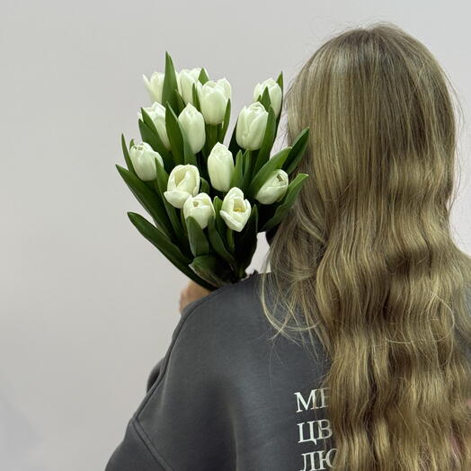 Букет из 15 белых тюльпанов