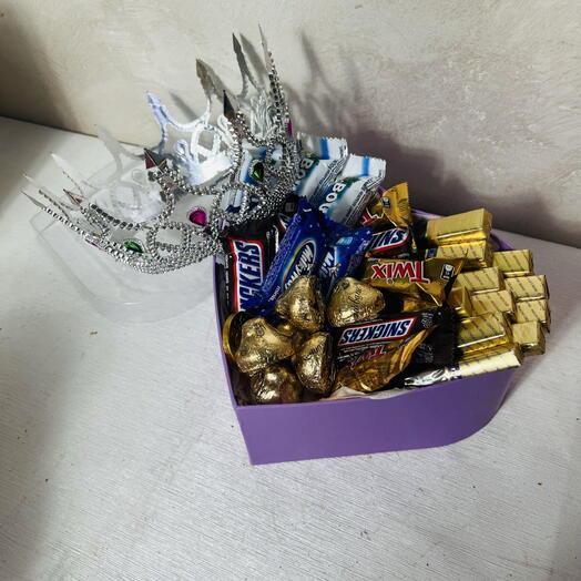 Сердце конфет с короной