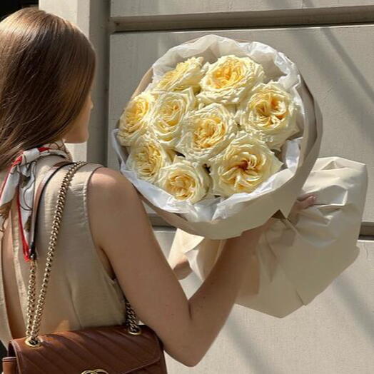 Bouquet of peony-shaped Candylight roses
