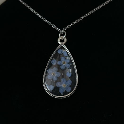 Кулон с незабудками