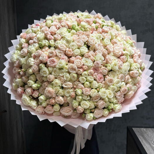 Кустовая роза пионовидная