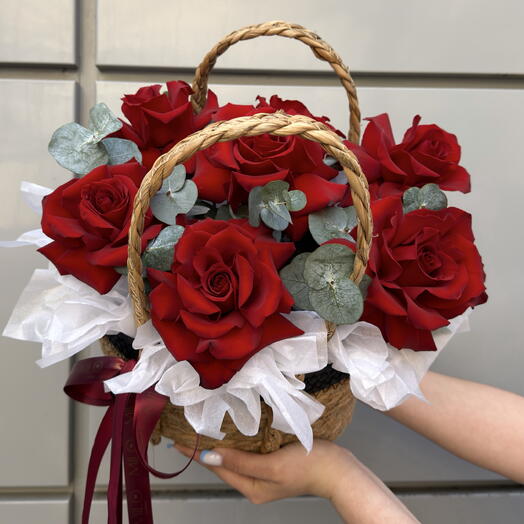 Корзина с французскими розами