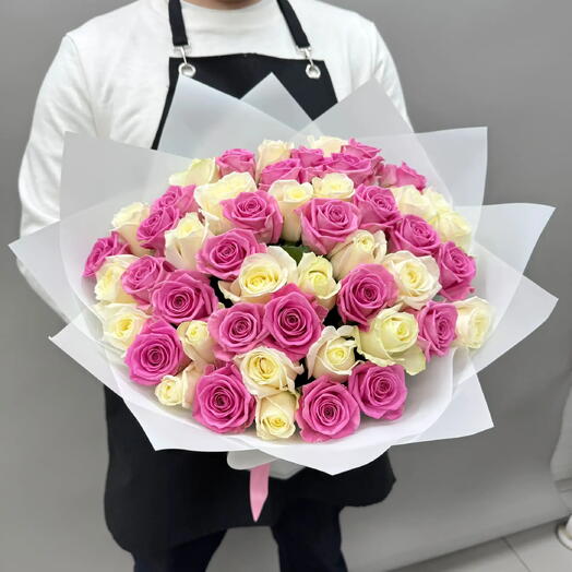 Розы белые розовые 51шт в букете Flowerstorg N900