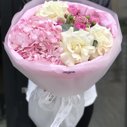 🌸🌸🌸 Букет цветов с белыми ажурными розами и гортензией