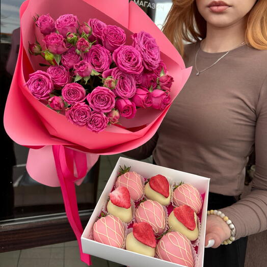 7 кустовых роз + клубника в шоколаде «Райское удовольствие»