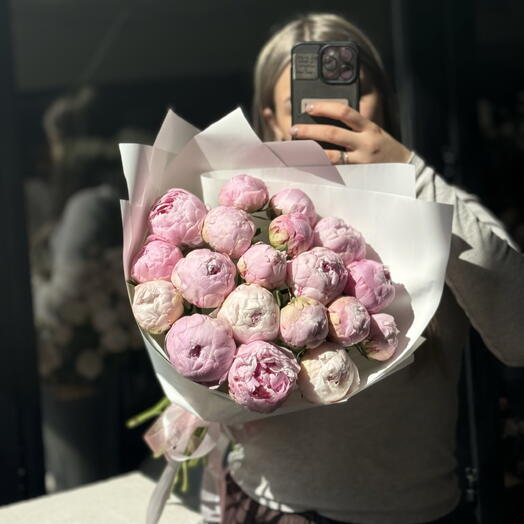 Шикарный букет розовых пионов Sarah Bernhardt 19 штук PEONY110