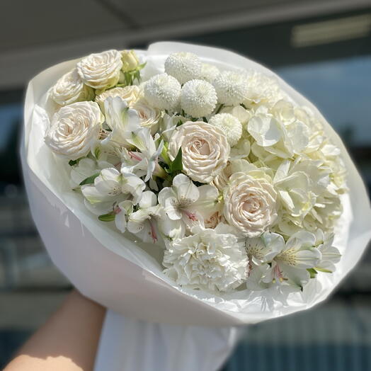 Букет большой «Белый ажур» с гортензией и альстромерией