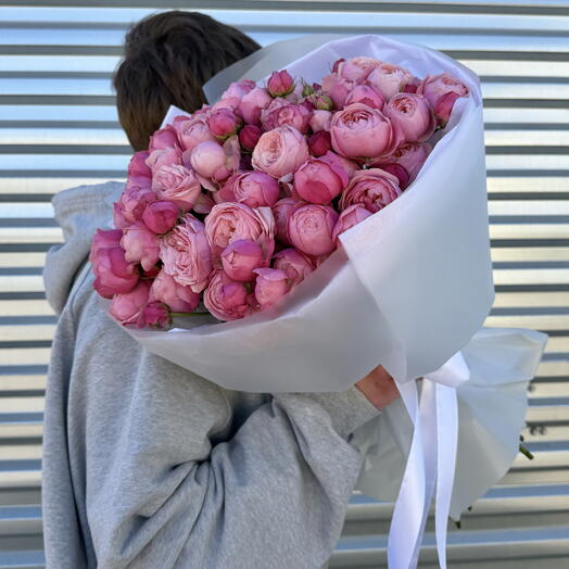 Моно-букет из 19 кустовых роз Silva Pink