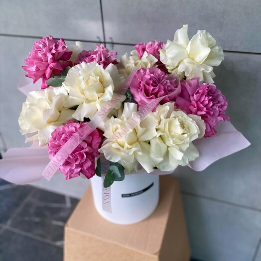 Ажурные розы в коробке