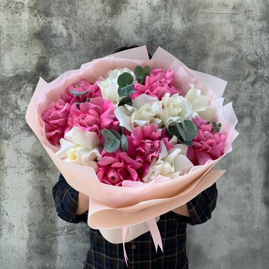 Букет из белых роз и роз all for love