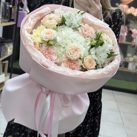 Нежный букет с гортензией 🕊️