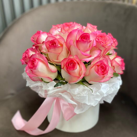 Розовые розы в коробке (21 шт)