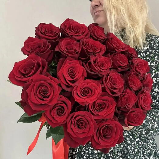 Букет красных роз 25 шт