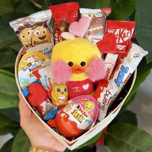 Дофоминовый набор редких сладостей Kinder, Kit Kat, Maltesers с мягкой игрушкой для любимой девушки, мужчине, маме, детям