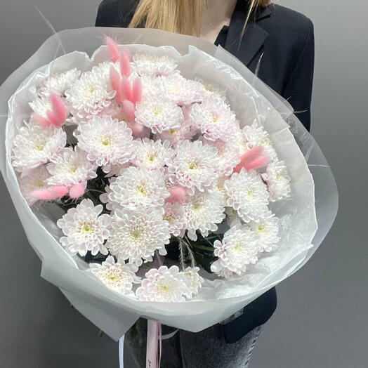 Букет из семи кустовых хризантем