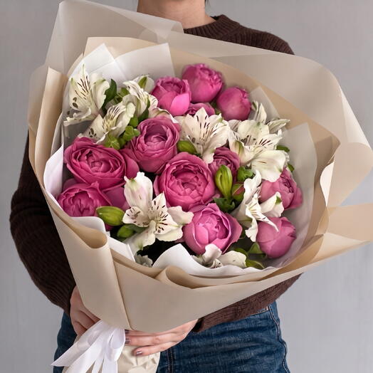 Букет «Ласка🌸» из Пионовидных Роз Мисти Баблс🌷 и белой Альстромерии🪷