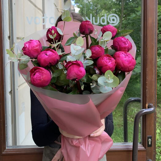 Моно букетик с пионами