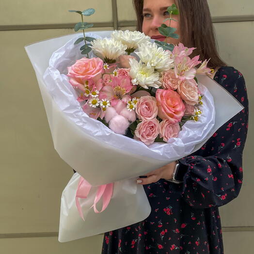 Воздушный микс роз с хризантемой + сладкий подарок 🎁