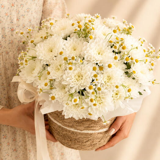 🌼 Корзина с хризантемами и танацетумом